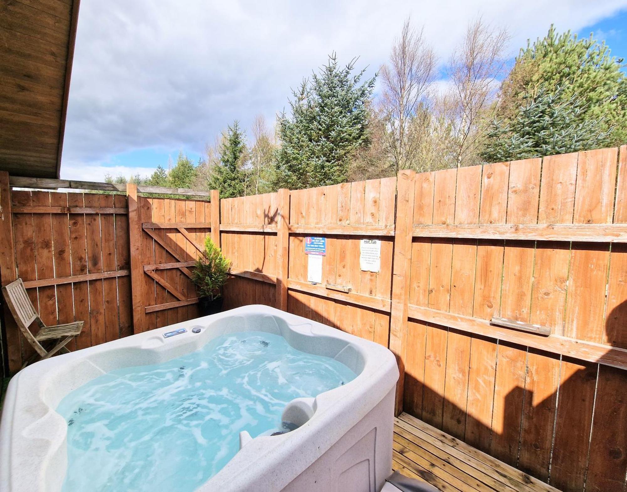 Ochil 8 With Private Hot Tub - Fife - Loch Leven - Lomond Hills Villa Kelty Eksteriør bilde