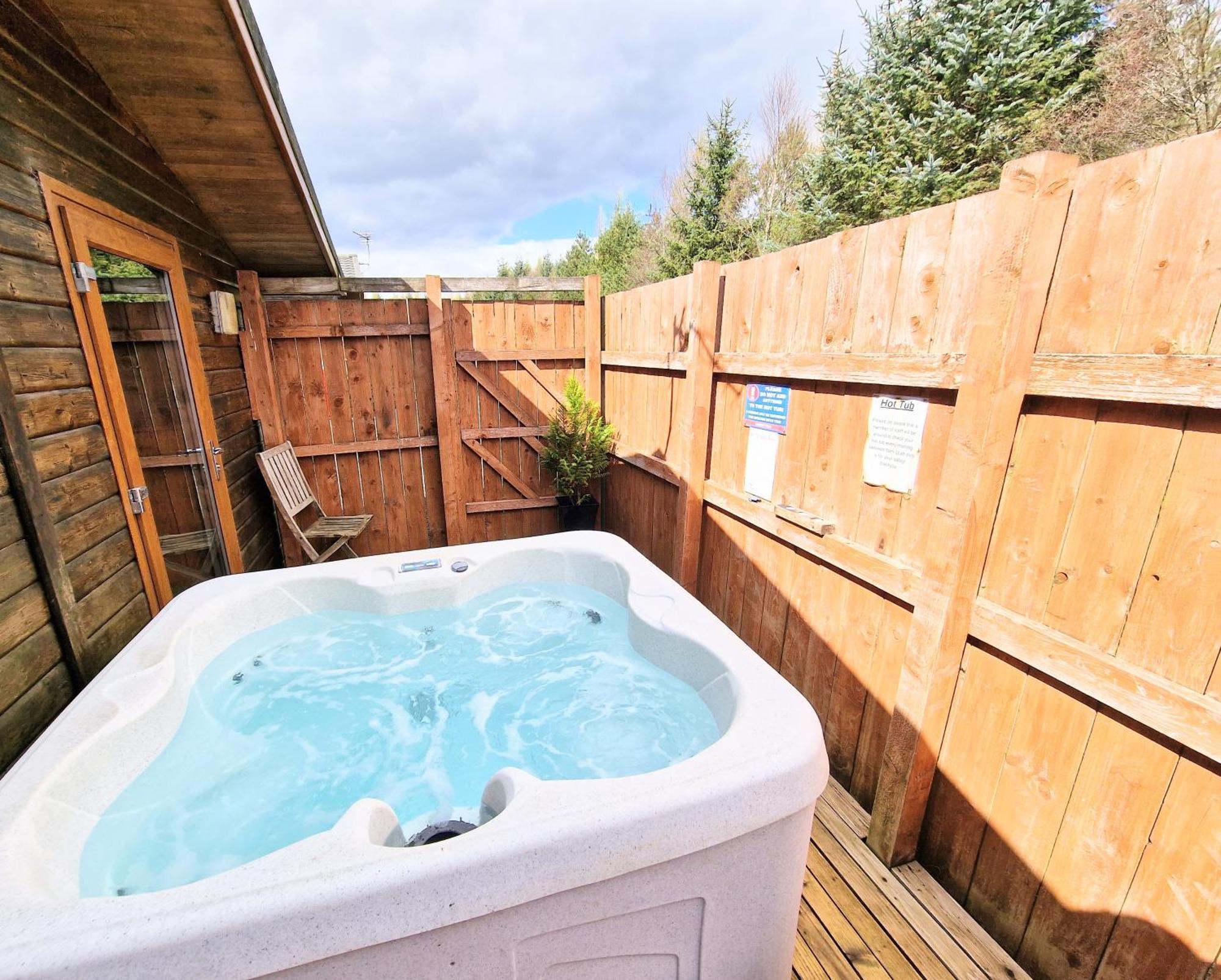 Ochil 8 With Private Hot Tub - Fife - Loch Leven - Lomond Hills Villa Kelty Eksteriør bilde